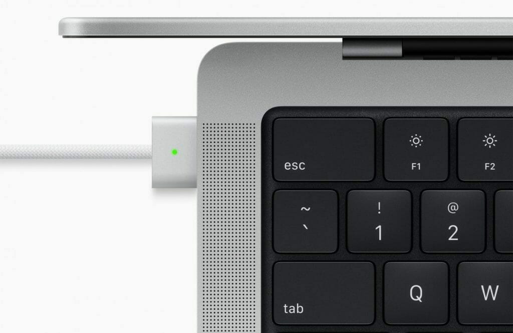2021 Apple MacBook Pro (14-inch) charging