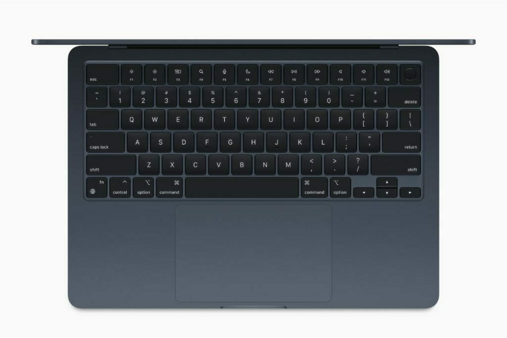 Apple MacBook Air M2 (2022) review keyboard